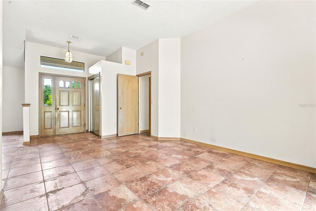 На продажу: $349,900 (4 спален, 2 ванн, 2313 Квадратных фут)