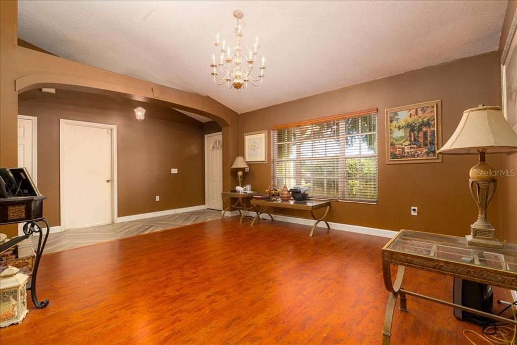 На продажу: $329,000 (3 спален, 2 ванн, 1642 Квадратных фут)