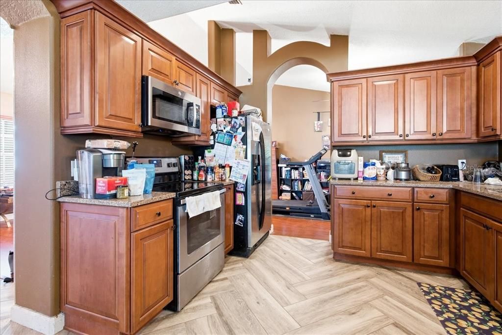 На продажу: $329,000 (3 спален, 2 ванн, 1642 Квадратных фут)