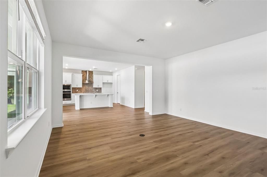 For Sale: $625,000 (4 beds, 3 baths, 2560 Square Feet)