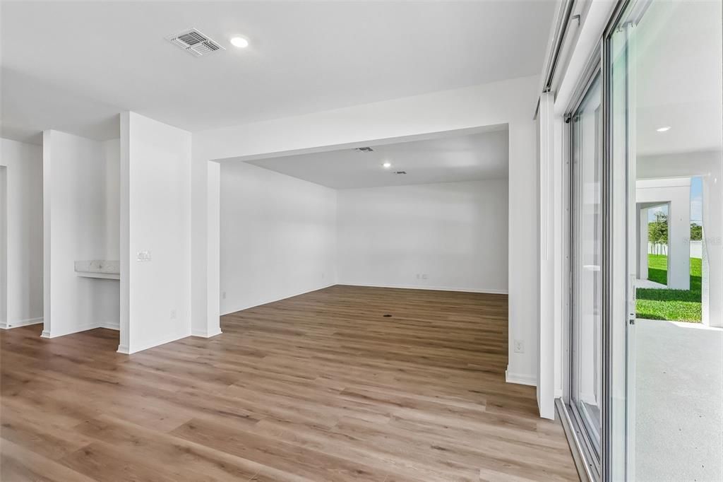 For Sale: $625,000 (4 beds, 3 baths, 2560 Square Feet)