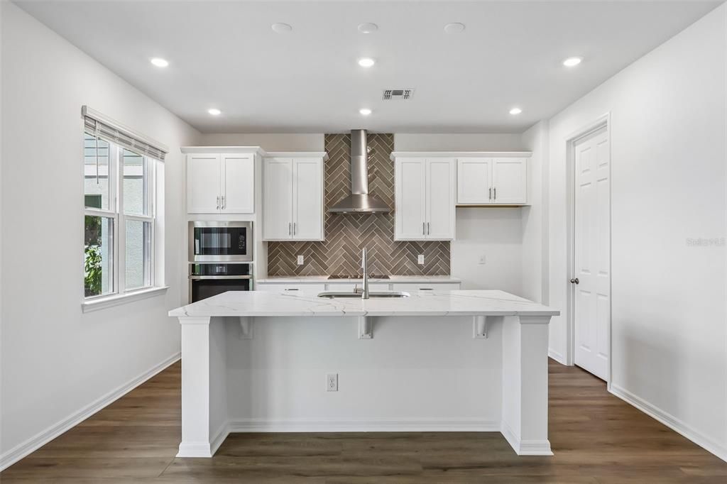 For Sale: $625,000 (4 beds, 3 baths, 2560 Square Feet)