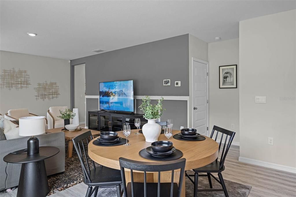 На продажу: $323,990 (4 спален, 2 ванн, 1665 Квадратных фут)