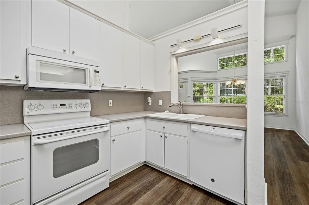 En Venta: $300,000 (3 camas, 2 baños, 1857 Pies cuadrados)