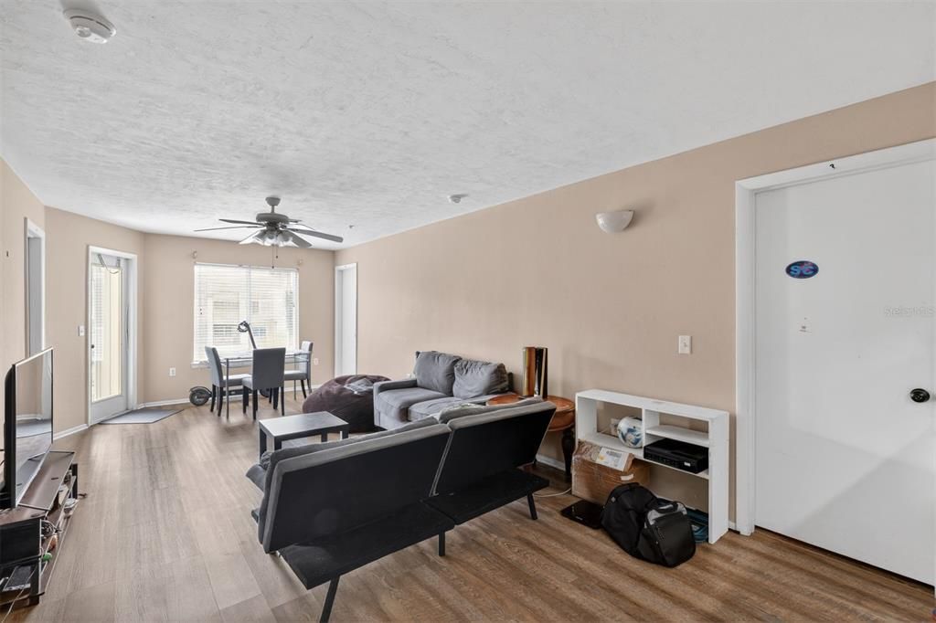 В аренду: $500 (1 спален, 1 ванн, 1177 Квадратных фут)