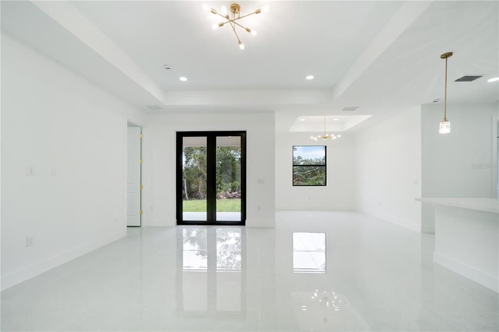 На продажу: $425,000 (4 спален, 2 ванн, 1783 Квадратных фут)