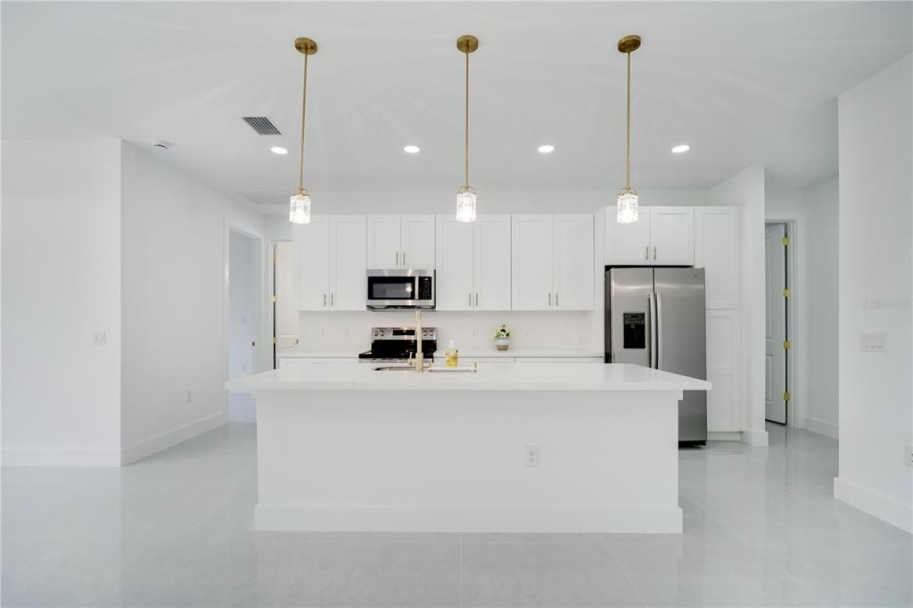 На продажу: $425,000 (4 спален, 2 ванн, 1783 Квадратных фут)