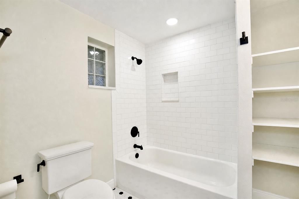En Venta: $675,000 (4 camas, 3 baños, 2184 Pies cuadrados)