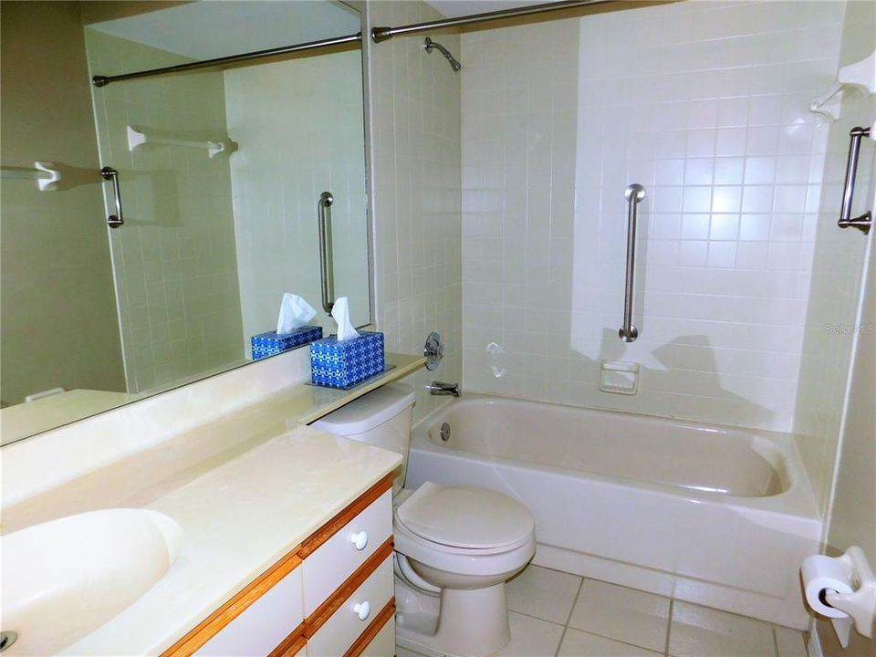 For Rent: $1,900 (2 beds, 2 baths, 980 Square Feet)