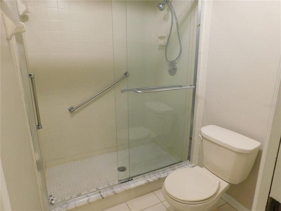 For Rent: $1,900 (2 beds, 2 baths, 980 Square Feet)