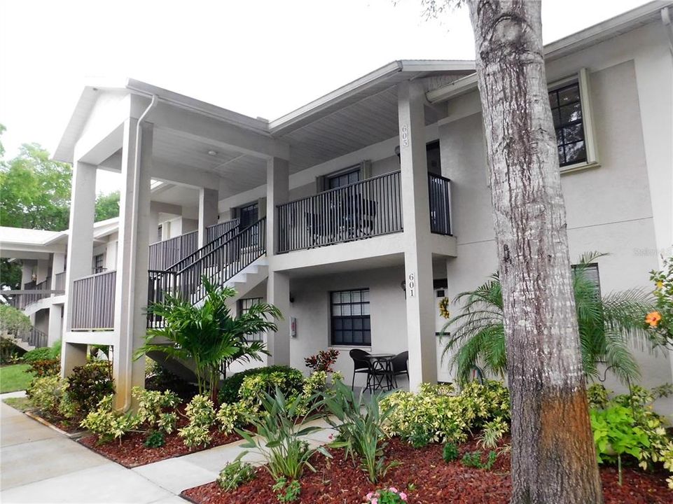 For Rent: $1,900 (2 beds, 2 baths, 980 Square Feet)