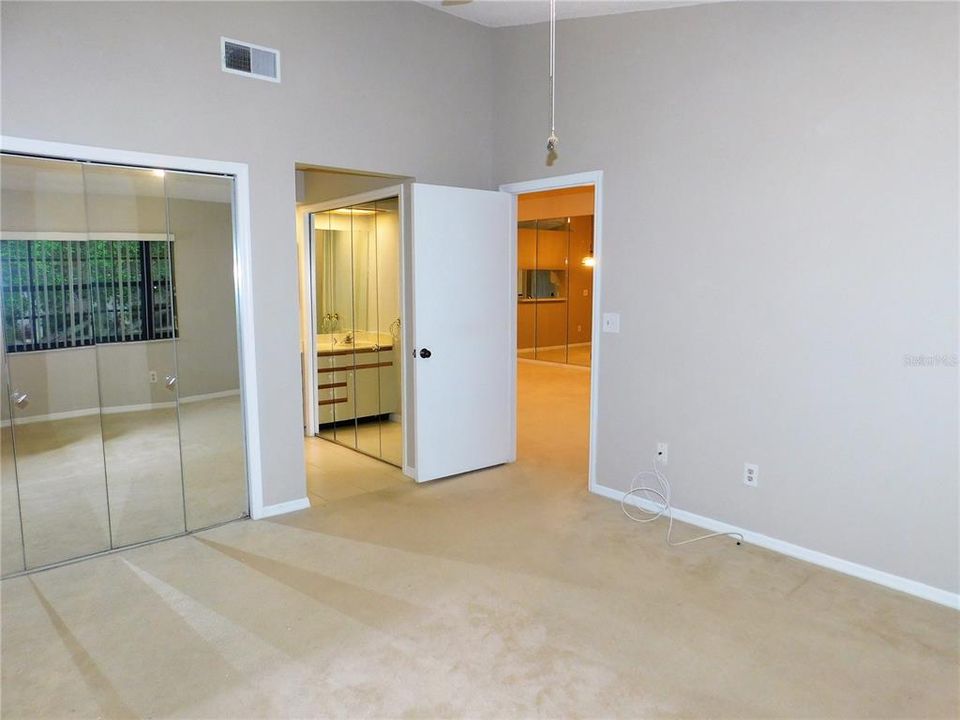 For Rent: $1,900 (2 beds, 2 baths, 980 Square Feet)