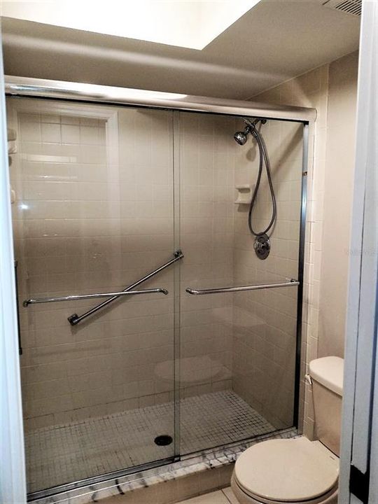For Rent: $1,900 (2 beds, 2 baths, 980 Square Feet)