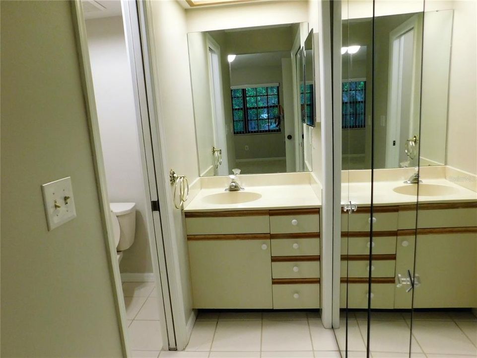 For Rent: $1,900 (2 beds, 2 baths, 980 Square Feet)