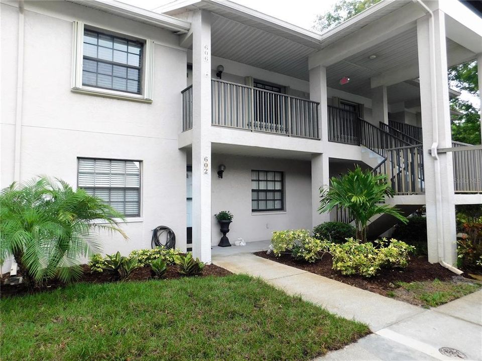 For Rent: $1,900 (2 beds, 2 baths, 980 Square Feet)