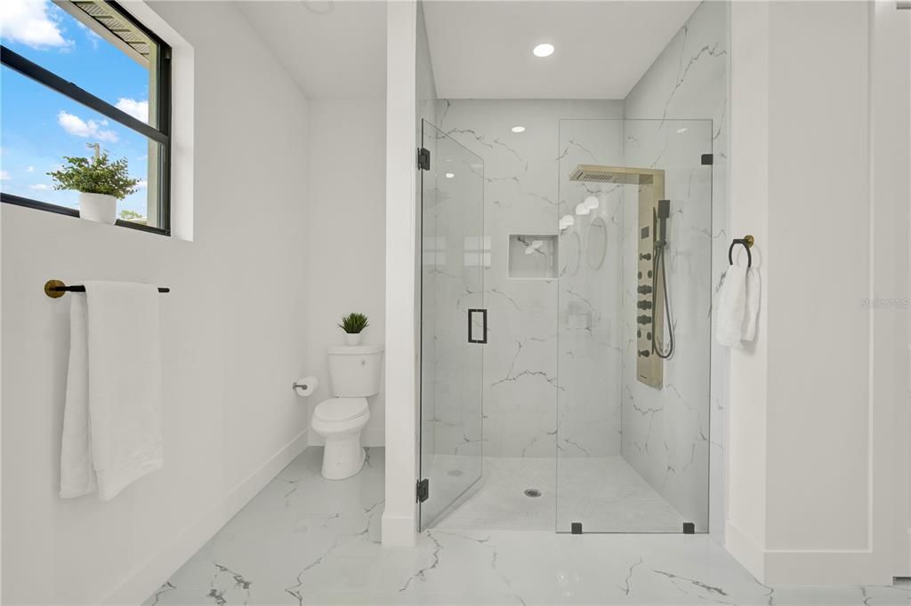 На продажу: $389,900 (4 спален, 2 ванн, 1783 Квадратных фут)