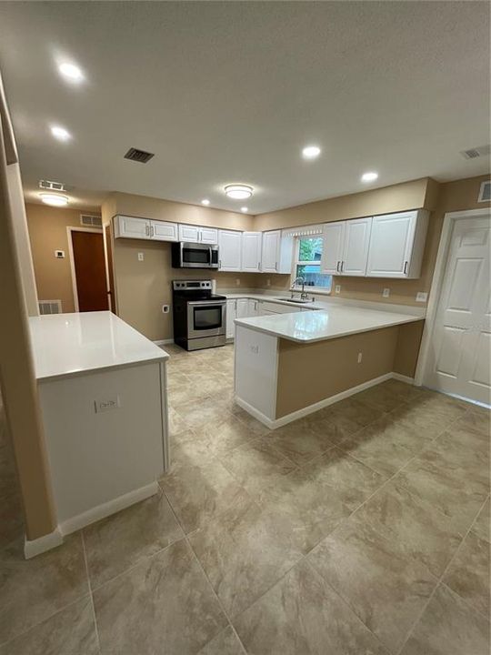 В аренду: $1,700 (3 спален, 2 ванн, 1257 Квадратных фут)