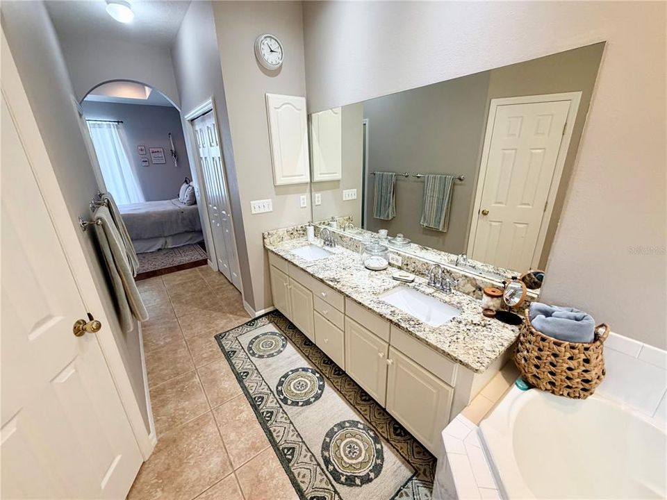 En Venta: $427,000 (3 camas, 2 baños, 2228 Pies cuadrados)
