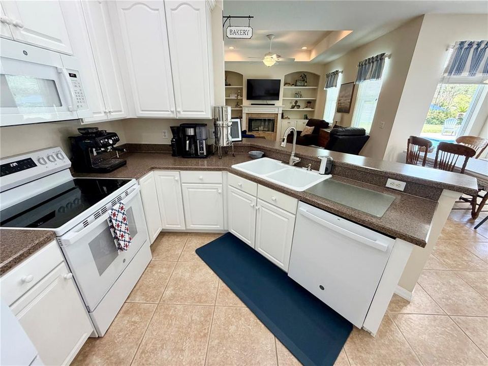 En Venta: $427,000 (3 camas, 2 baños, 2228 Pies cuadrados)