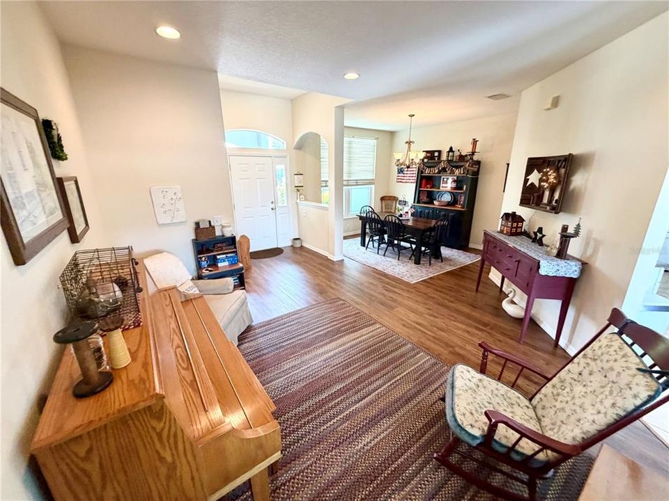 En Venta: $427,000 (3 camas, 2 baños, 2228 Pies cuadrados)