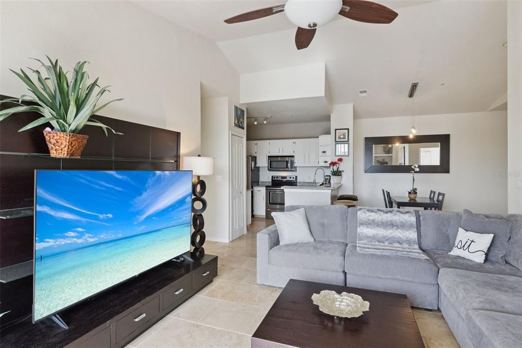 На продажу: $249,000 (4 спален, 2 ванн, 1377 Квадратных фут)