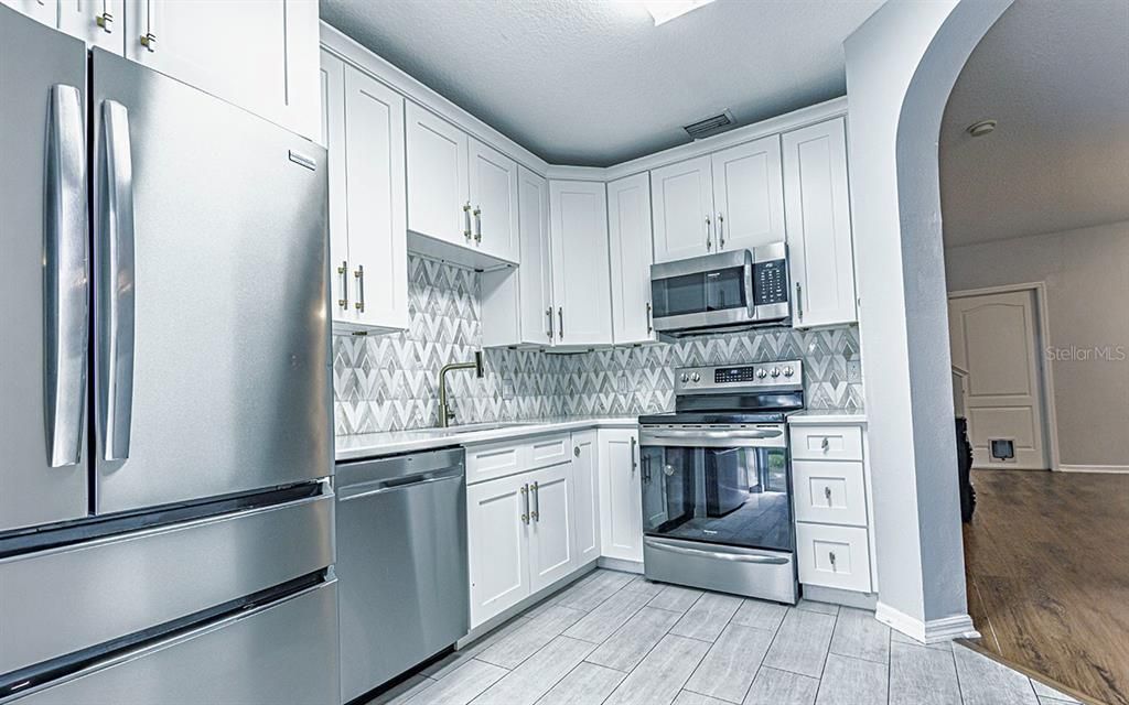На продажу: $360,000 (4 спален, 2 ванн, 1754 Квадратных фут)