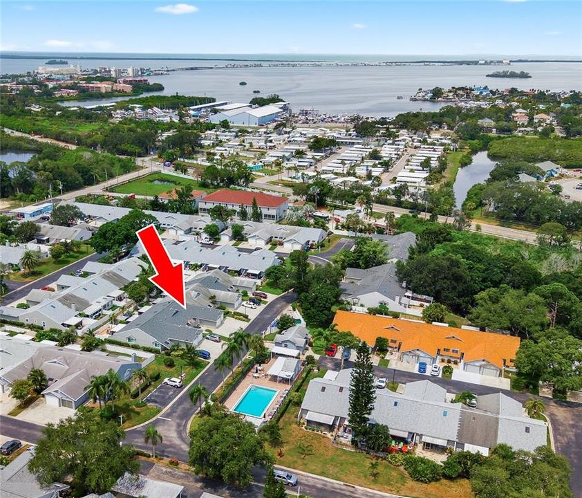 For Sale: $300,000 (2 beds, 2 baths, 1098 Square Feet)