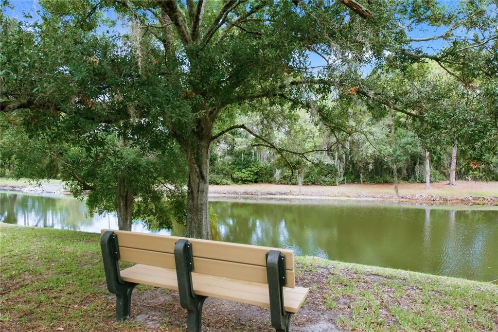 For Sale: $300,000 (2 beds, 2 baths, 1098 Square Feet)