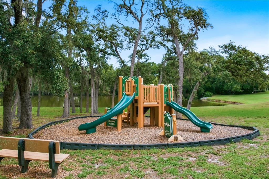 For Sale: $300,000 (2 beds, 2 baths, 1098 Square Feet)