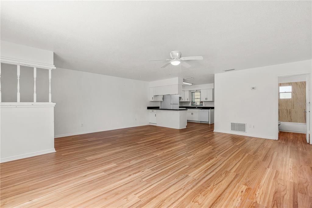 En Venta: $465,000 (4 camas, 4 baños, 2368 Pies cuadrados)