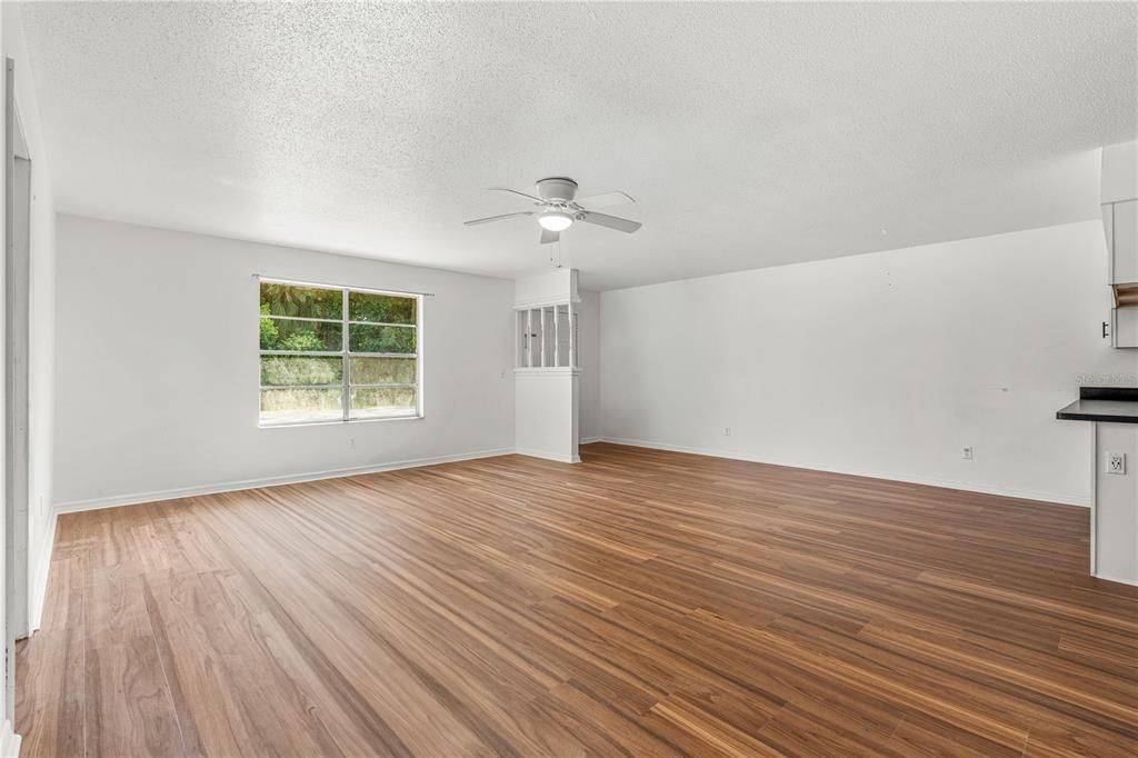 En Venta: $465,000 (4 camas, 4 baños, 2368 Pies cuadrados)