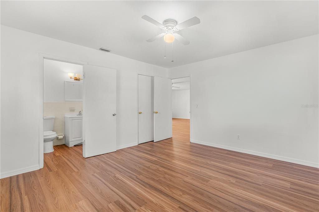 En Venta: $465,000 (4 camas, 4 baños, 2368 Pies cuadrados)