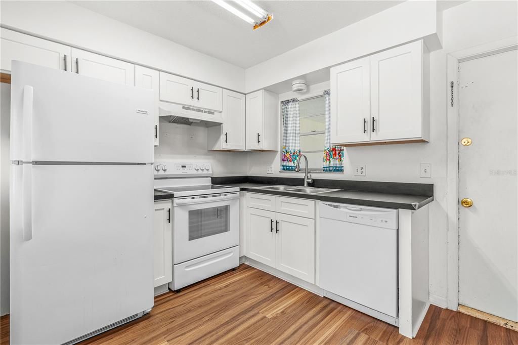 En Venta: $465,000 (4 camas, 4 baños, 2368 Pies cuadrados)