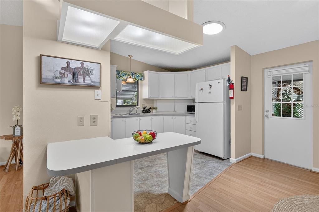 На продажу: $179,900 (2 спален, 2 ванн, 1184 Квадратных фут)