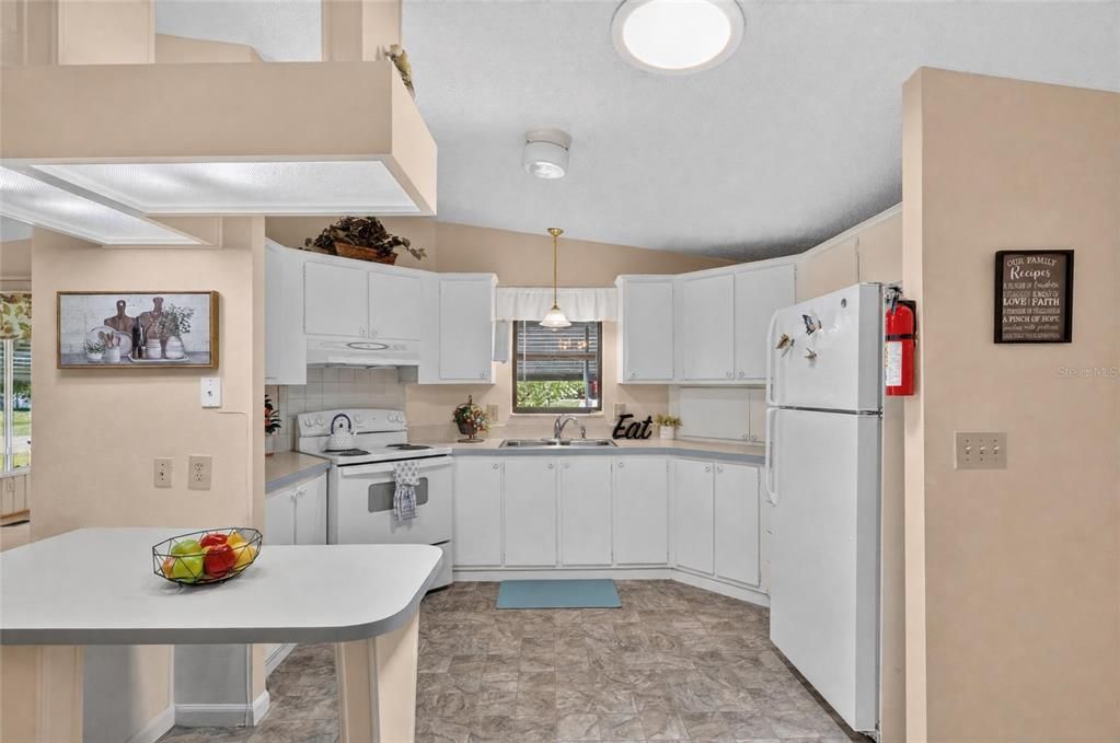 На продажу: $179,900 (2 спален, 2 ванн, 1184 Квадратных фут)