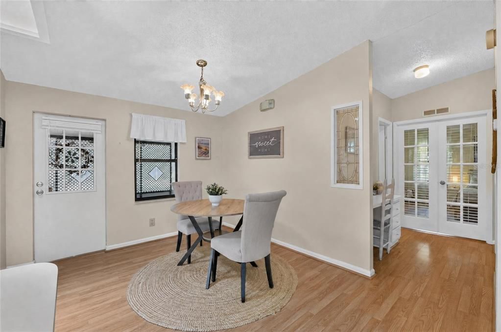 На продажу: $179,900 (2 спален, 2 ванн, 1184 Квадратных фут)
