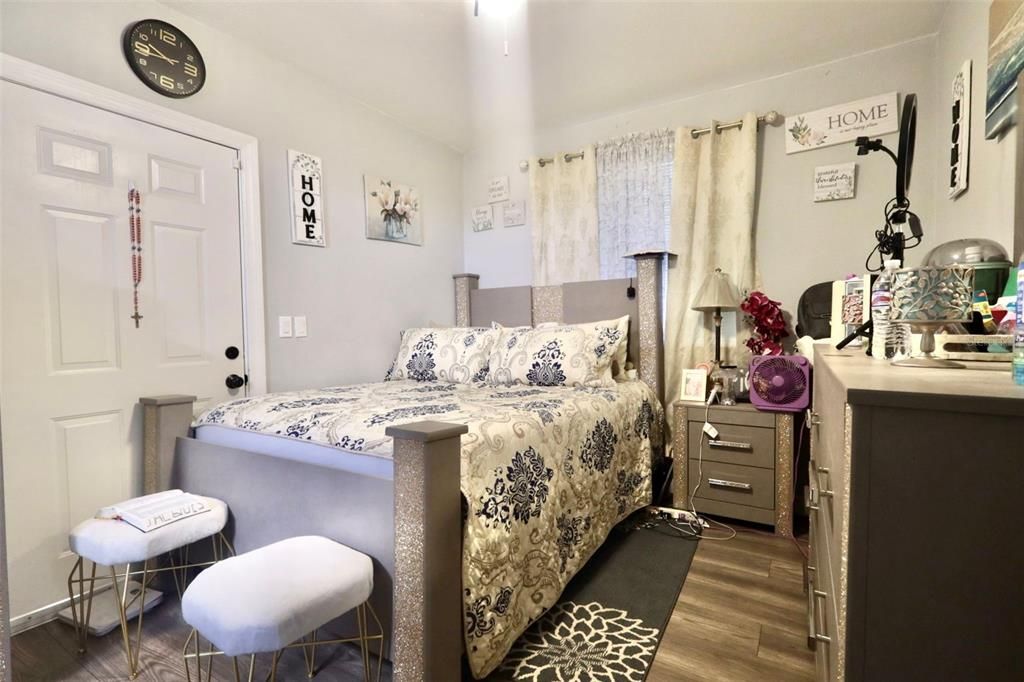 En Venta: $345,000 (4 camas, 2 baños, 1365 Pies cuadrados)