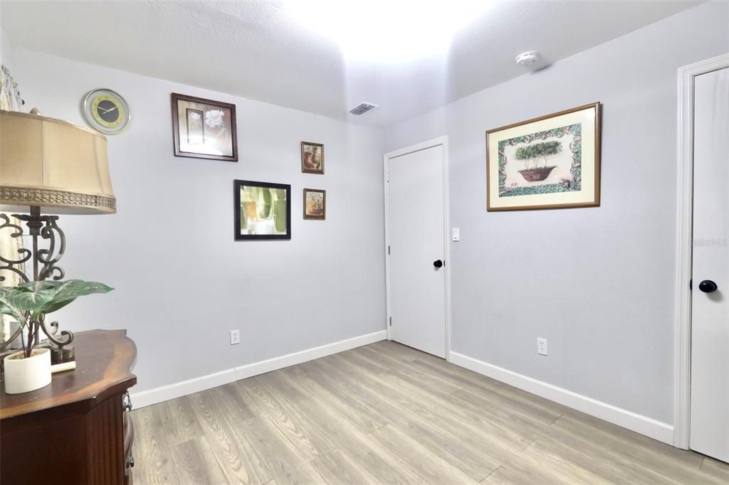 En Venta: $345,000 (4 camas, 2 baños, 1365 Pies cuadrados)