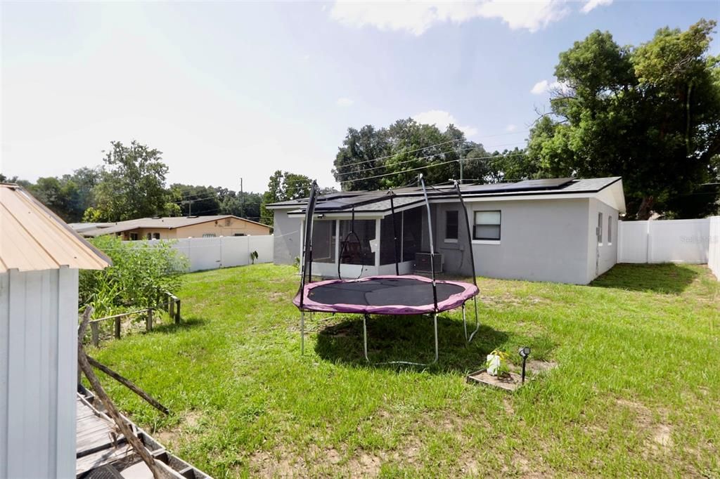En Venta: $345,000 (4 camas, 2 baños, 1365 Pies cuadrados)
