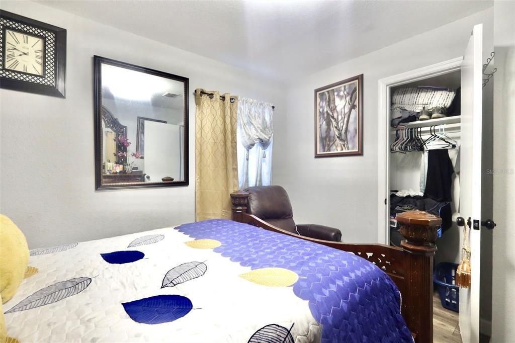 En Venta: $345,000 (4 camas, 2 baños, 1365 Pies cuadrados)