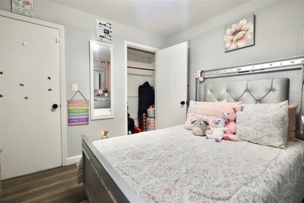En Venta: $345,000 (4 camas, 2 baños, 1365 Pies cuadrados)