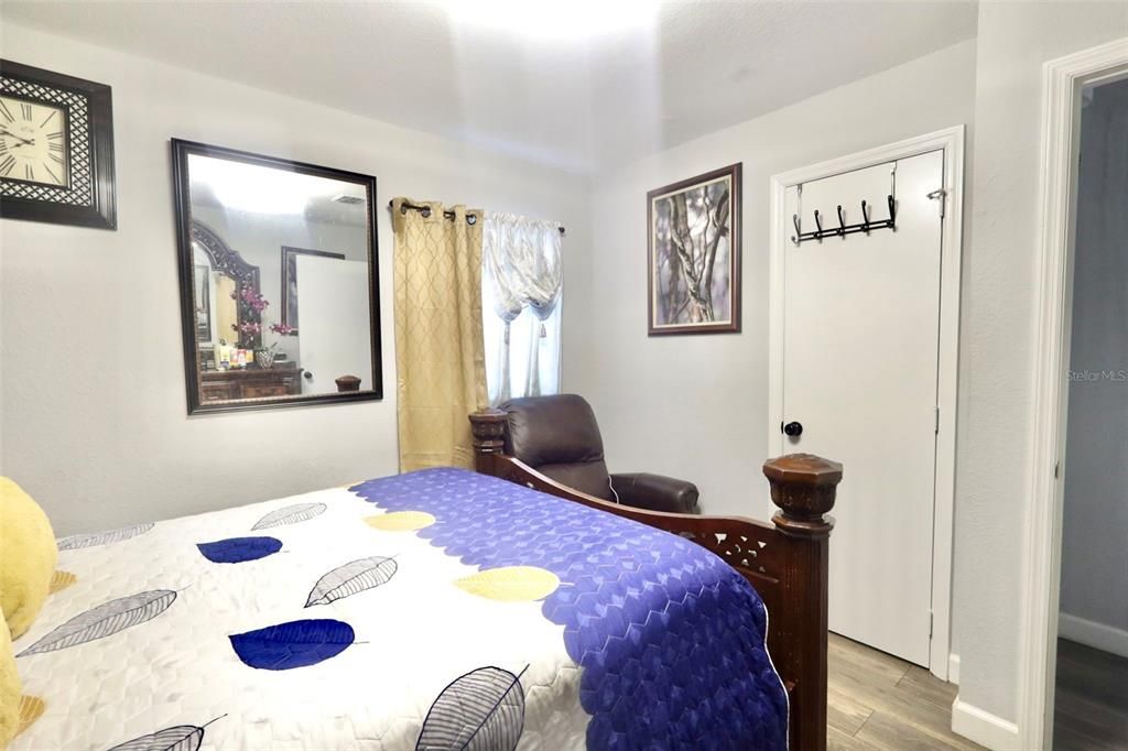 En Venta: $345,000 (4 camas, 2 baños, 1365 Pies cuadrados)