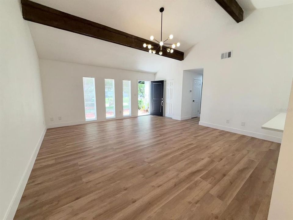 На продажу: $398,000 (4 спален, 2 ванн, 1742 Квадратных фут)