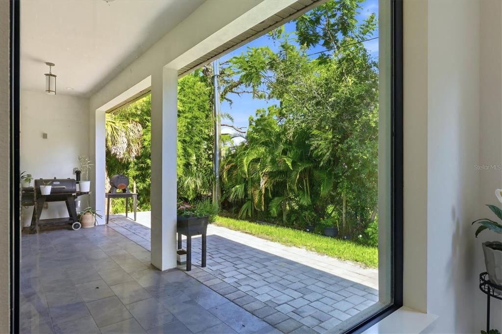 For Sale: $699,000 (3 beds, 3 baths, 2066 Square Feet)
