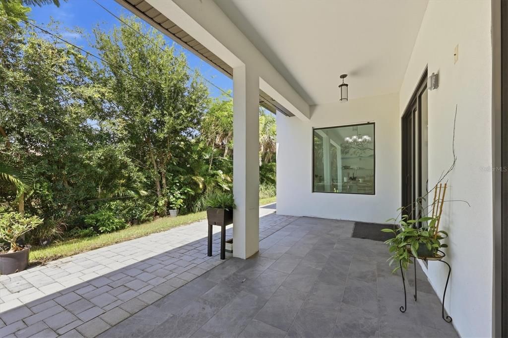 For Sale: $699,000 (3 beds, 3 baths, 2066 Square Feet)