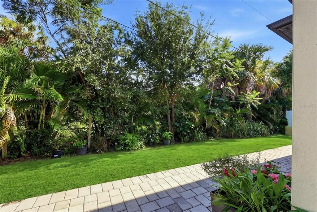 For Sale: $699,000 (3 beds, 3 baths, 2066 Square Feet)