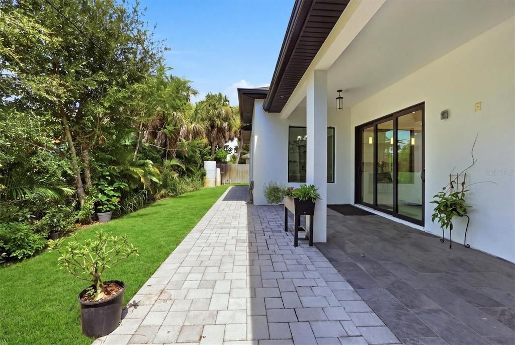 For Sale: $699,000 (3 beds, 3 baths, 2066 Square Feet)