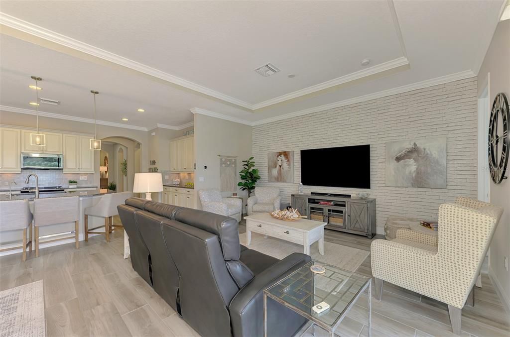Activo con contrato: $859,000 (4 camas, 3 baños, 2386 Pies cuadrados)