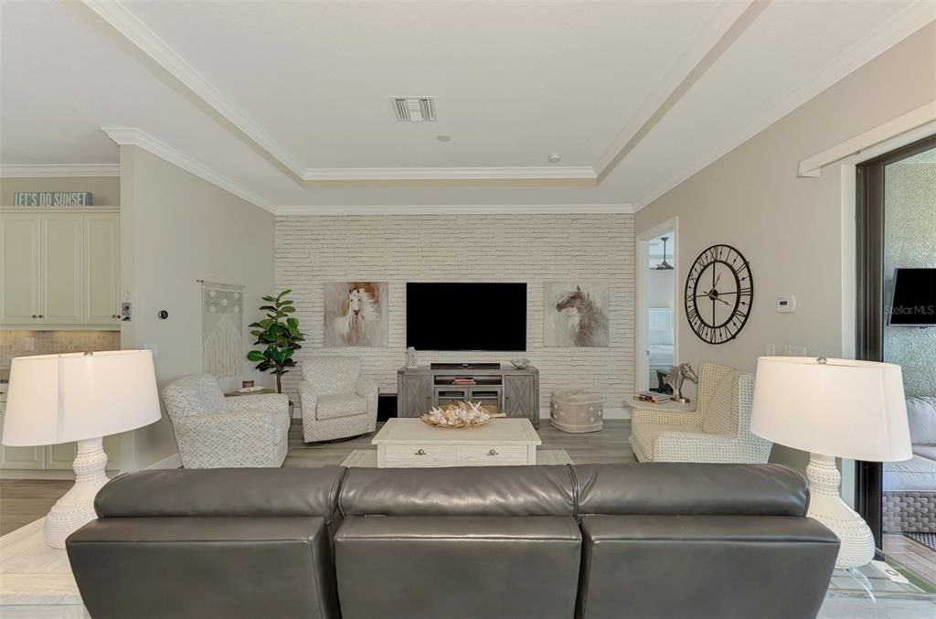 Activo con contrato: $859,000 (4 camas, 3 baños, 2386 Pies cuadrados)