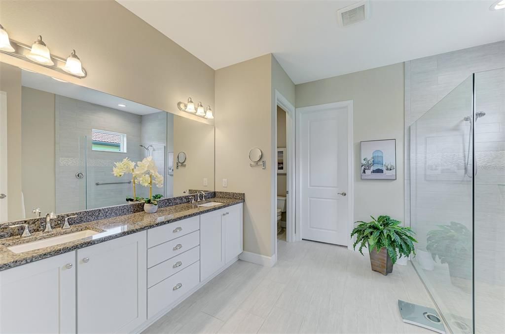 Activo con contrato: $859,000 (4 camas, 3 baños, 2386 Pies cuadrados)